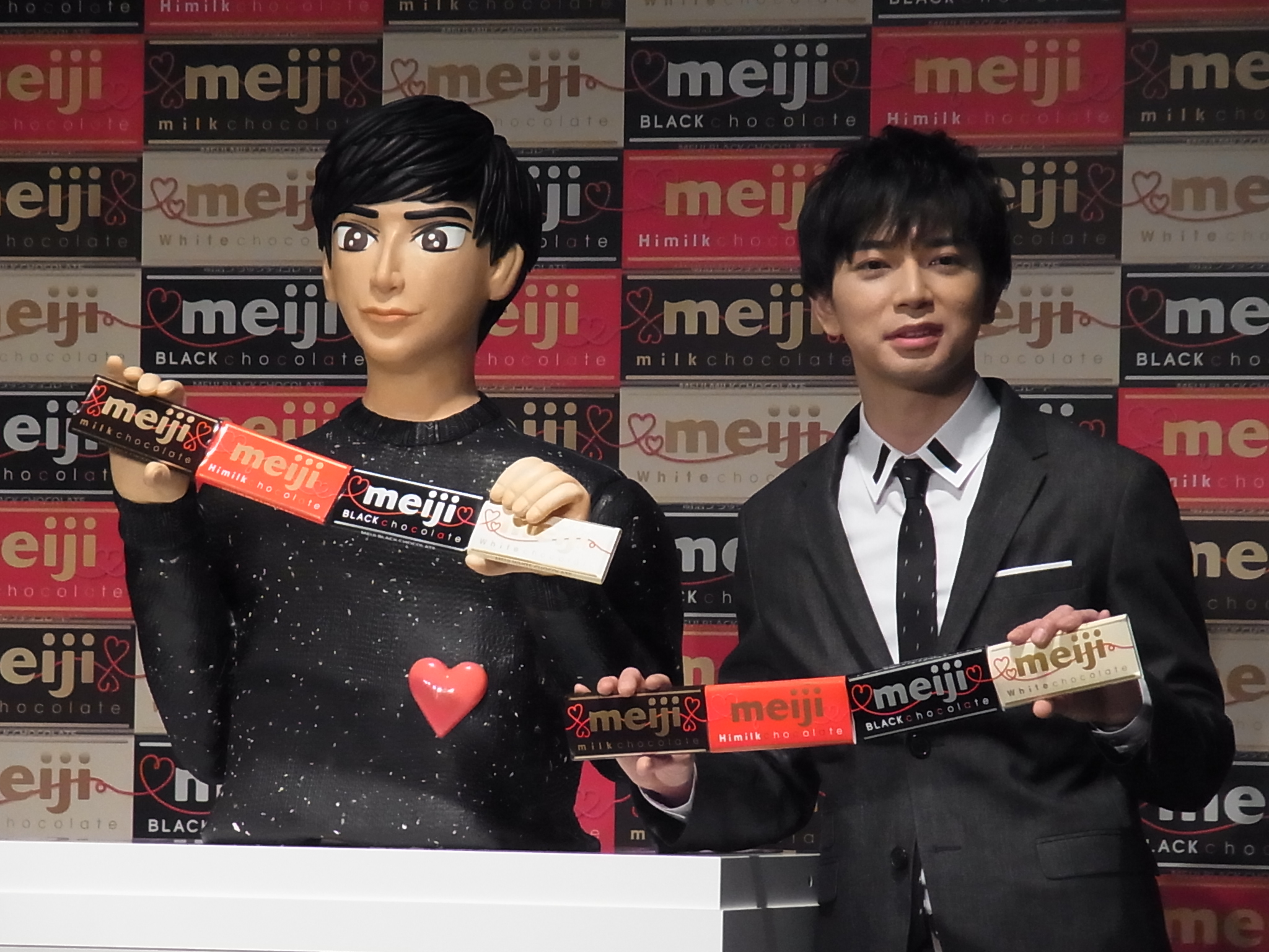 嵐・松本潤 そっくりチョコレート像と対面、点数は「99.9」 - TVfan