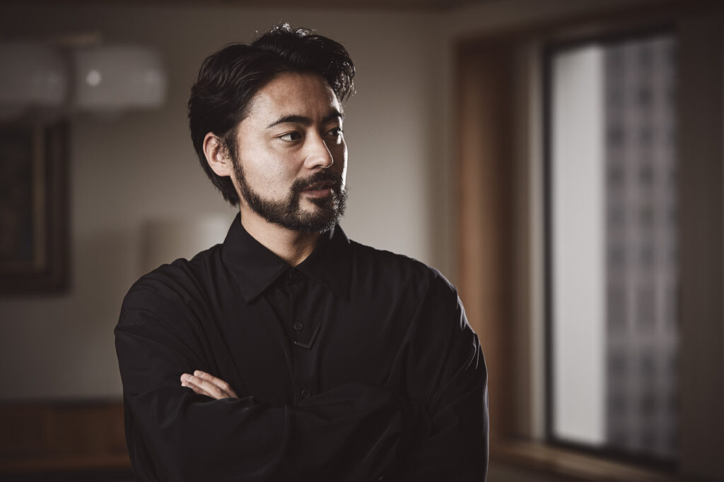 山田孝之インタビュー「出演する以上はNGなしの覚悟で臨んだ」2045日の活動に密着!映画『TAKAYUKI YAMADA